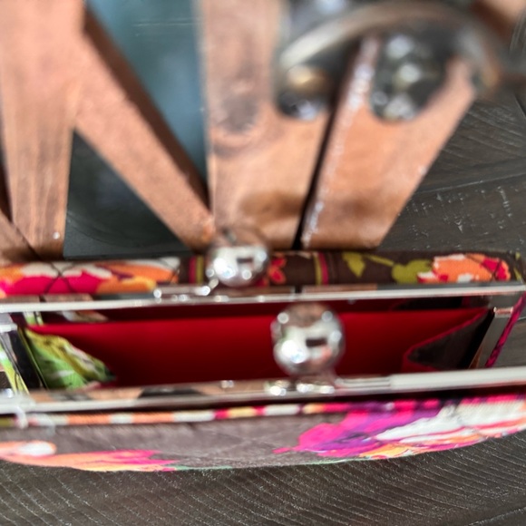 VERA BRADLEY SMALL KISSLOCK ENGLISH ROSE QUILTED wallet/coin - Picture 6 of 7